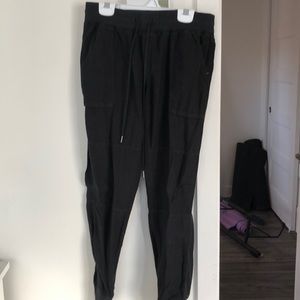 Aritzia black cargo sweatpants